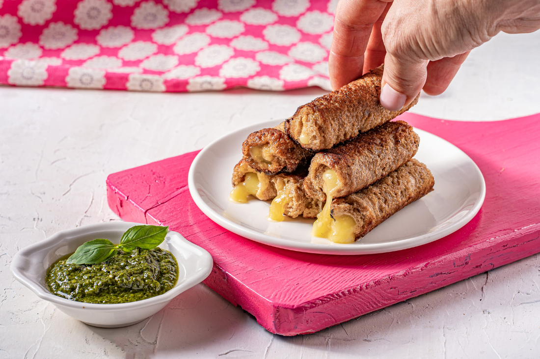 מגולגלי לחם עם מטבל פסטו