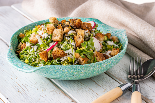 סלט פיצוחים וחמוציות