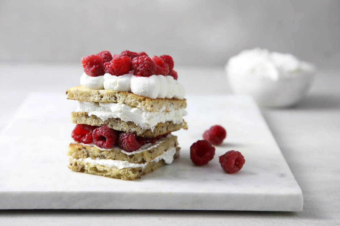 עוגה מלחם EATSANE מטוגן, שמנת מוקצפת ופטל